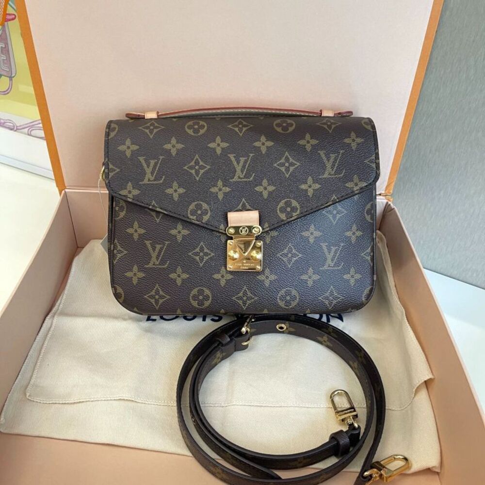 Louis Vuitton Women Pre-Loved Bag Very Good Condition